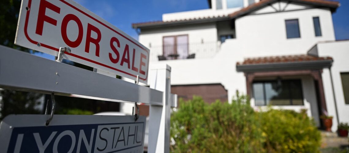 Mortgage demand dives nearly 22% to end 2024